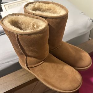 Chestnut uggs size 8